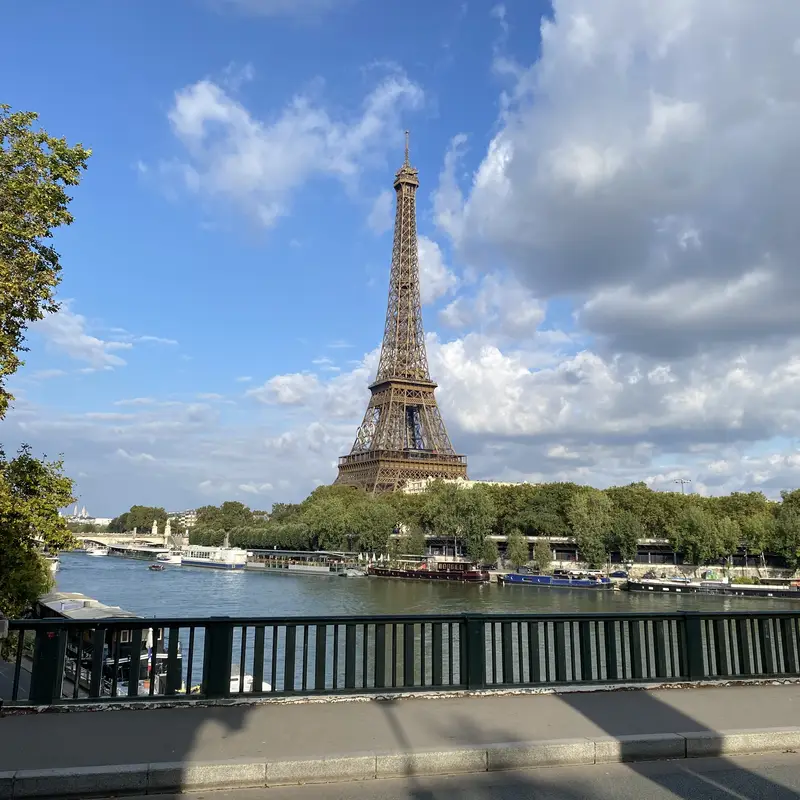 eiffel_tour Die Bir-Hakeim-Brücke