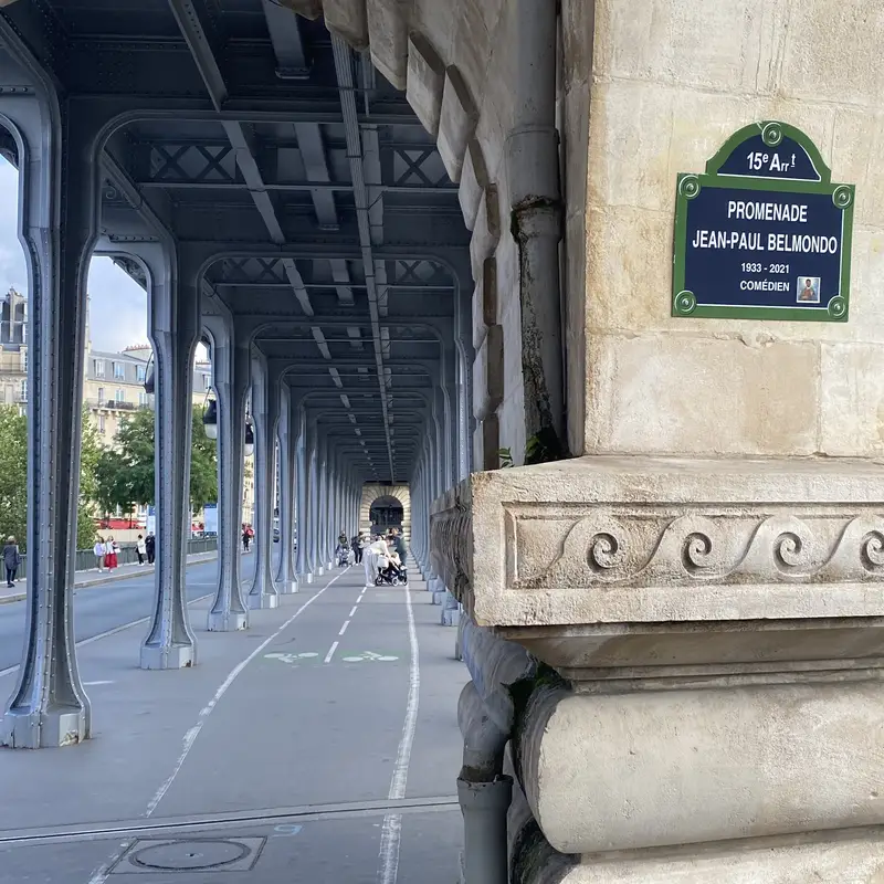 promenade_belmondo Die Bir-Hakeim-Brücke